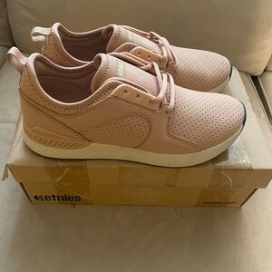 Etnies Women's Cyprus SC W’S Peach Sneakers NWB size 8.5